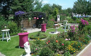 Sektempfang im Garten